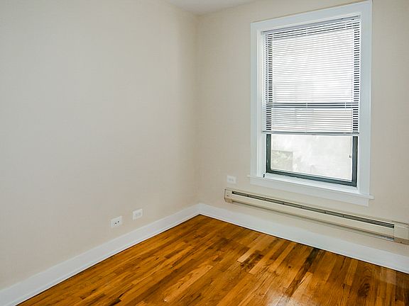 3rd image of 625 1/2 W Melrose St #N1