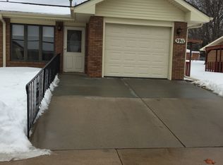 5911 Pine Ridge Rd #7, Lincoln, NE 68505