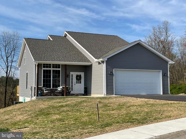 230 Monroe Valley Dr, Jonestown, PA 17038