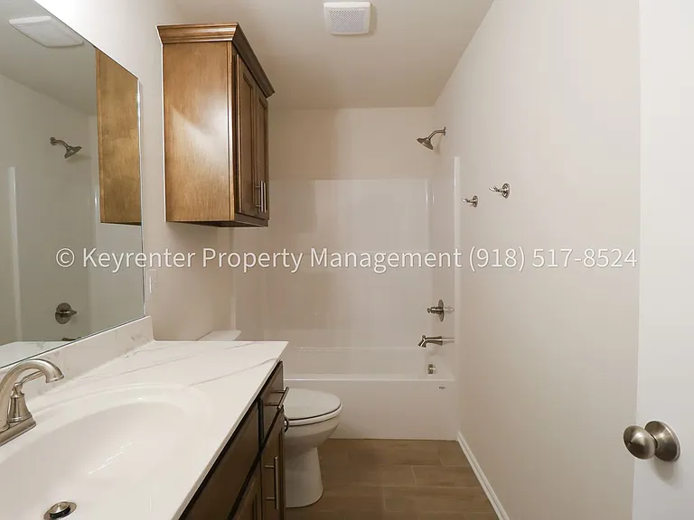 4500 W Winston St — Photo 8
