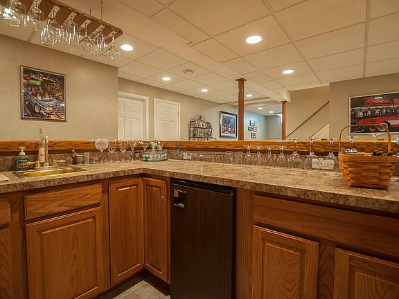 5th image of 4052 Coventry Dr