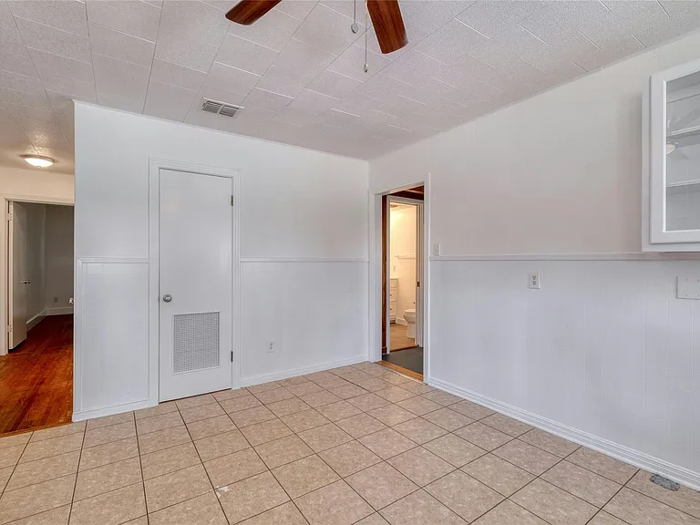 511 Sloan St — Photo 10