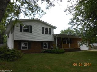 2222 Hi Vue Dr, Akron, OH 44312