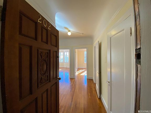 2nd image of 2590 Sacramento St #202