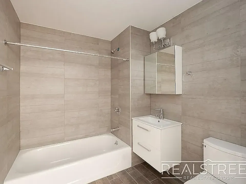9002 Queens Blvd #406