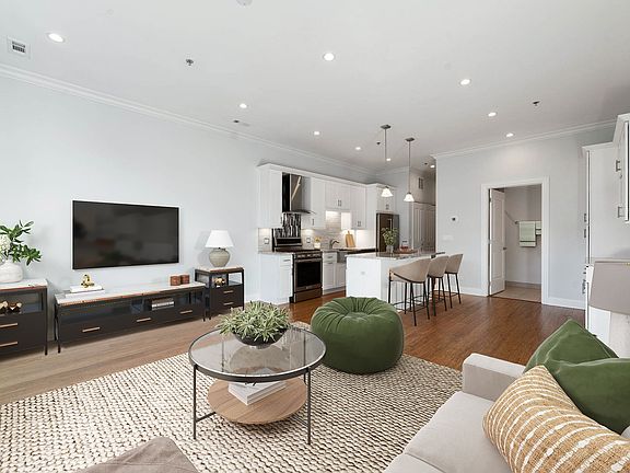 3rd image of 1050 W Monroe St #417