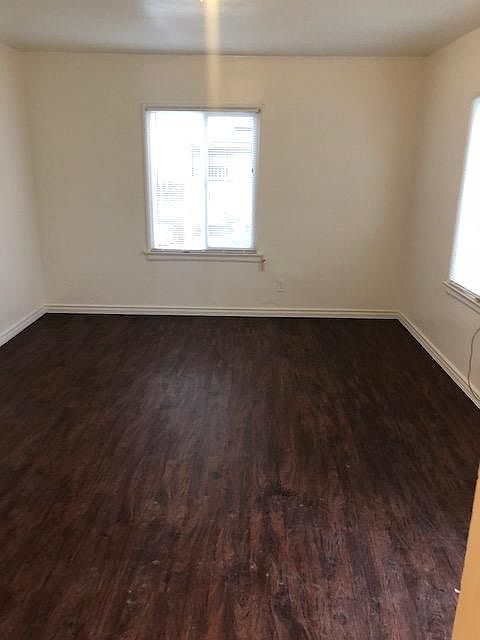 2nd image of 256 W 14th St