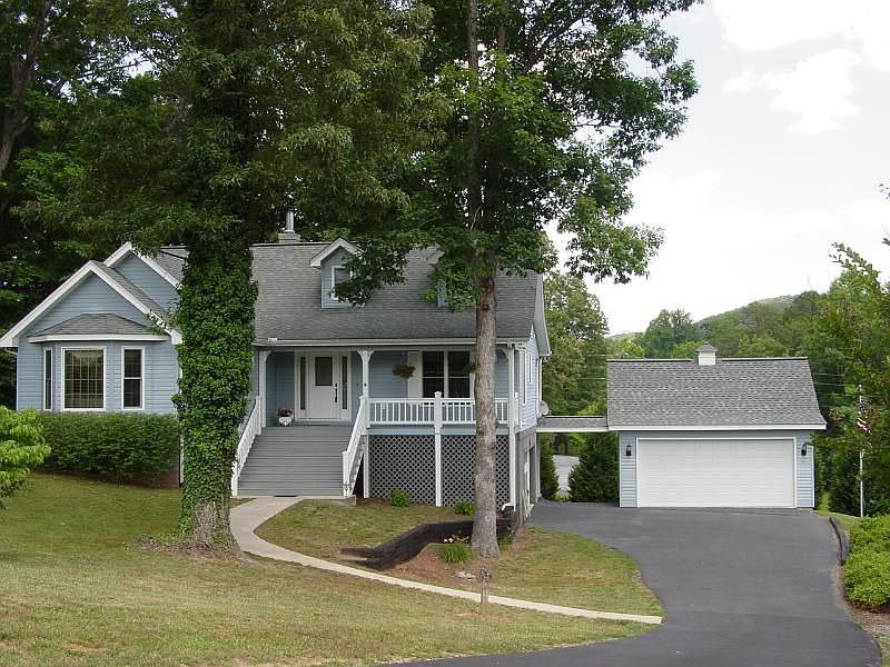 2nd image of 2125 Oak Ln