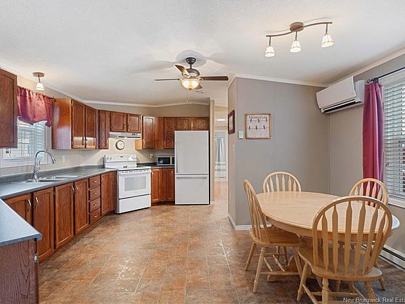 4th image of 73 Andre Dr
