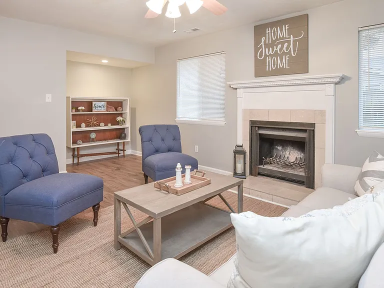 1423 Goldfinch Ln — Photo 10