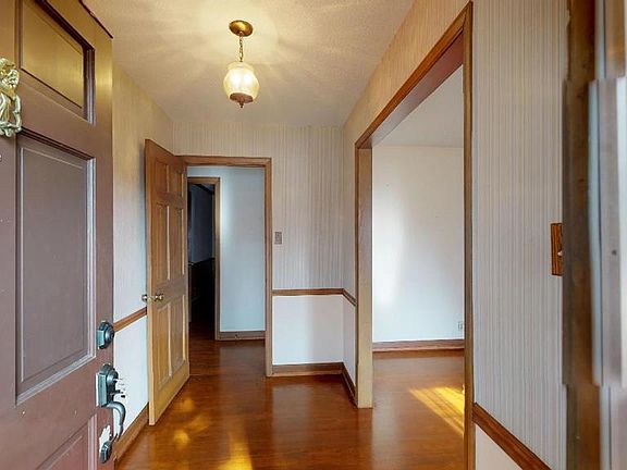 2nd image of 2505 Dawn Cir