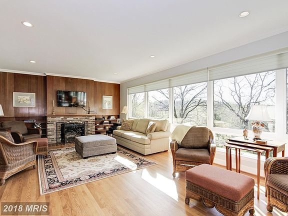 5th image of 9601 Hillridge Dr