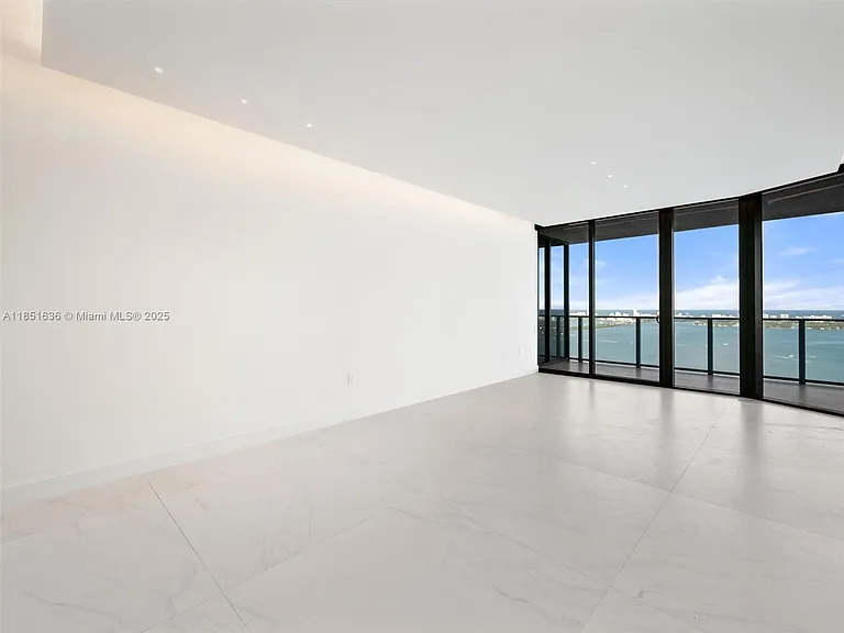 700 NE 24th St #5105 — Photo 3