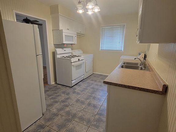 5th image of 3806 Gilbert Dr APT C