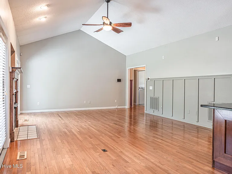 154 Dublin Ct — Photo 12
