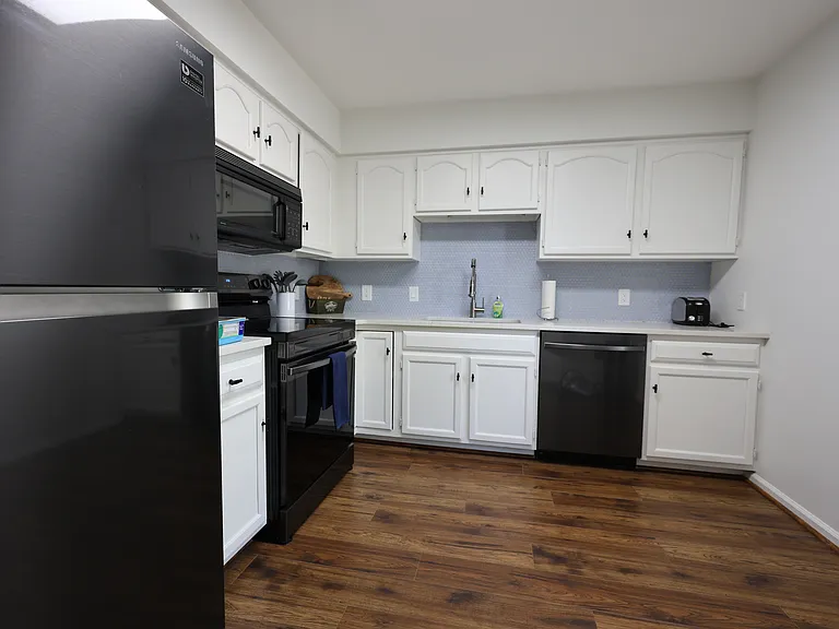 247 Greenview Dr — Photo 10