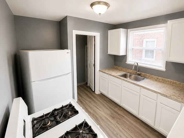 18672 Waltham St — Photo 5
