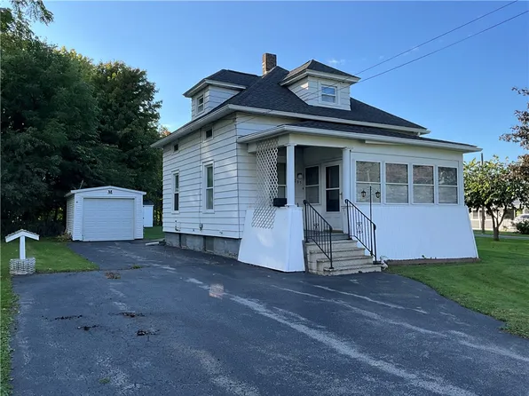 293 Erin Rd, Medina, NY 14103