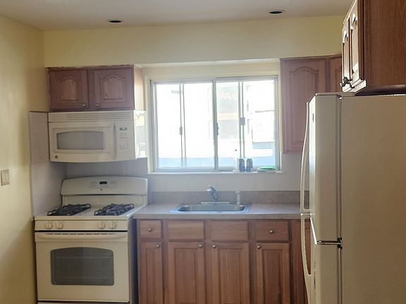 3rd image of 9406 Avenue J Floor 2