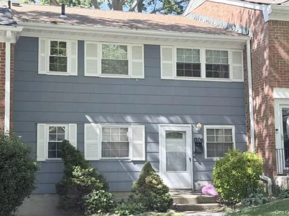 1206 Towne House Village, Islandia, NY 11749