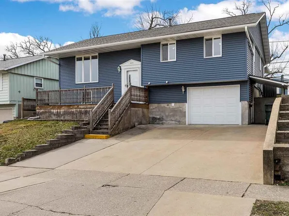 824 Pawnee Dr NW, Cedar Rapids, IA 52405