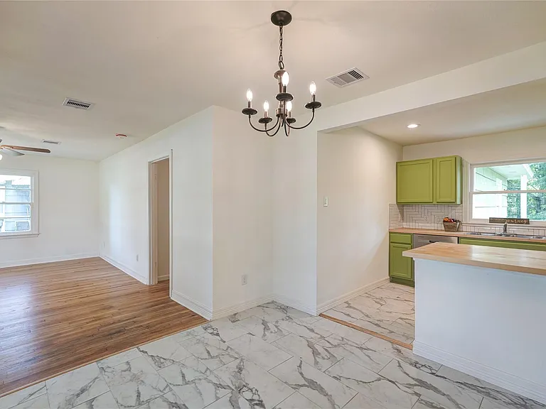 1319 Elm St — Photo 14