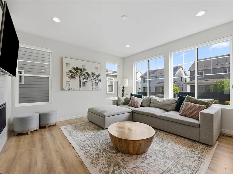 8989 Bellsong Dr — Photo 27