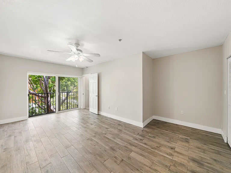 1611 SW 2nd Ct #104 — Photo 7