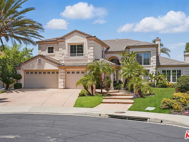 4040 Leighton Point Rd — Photo 2