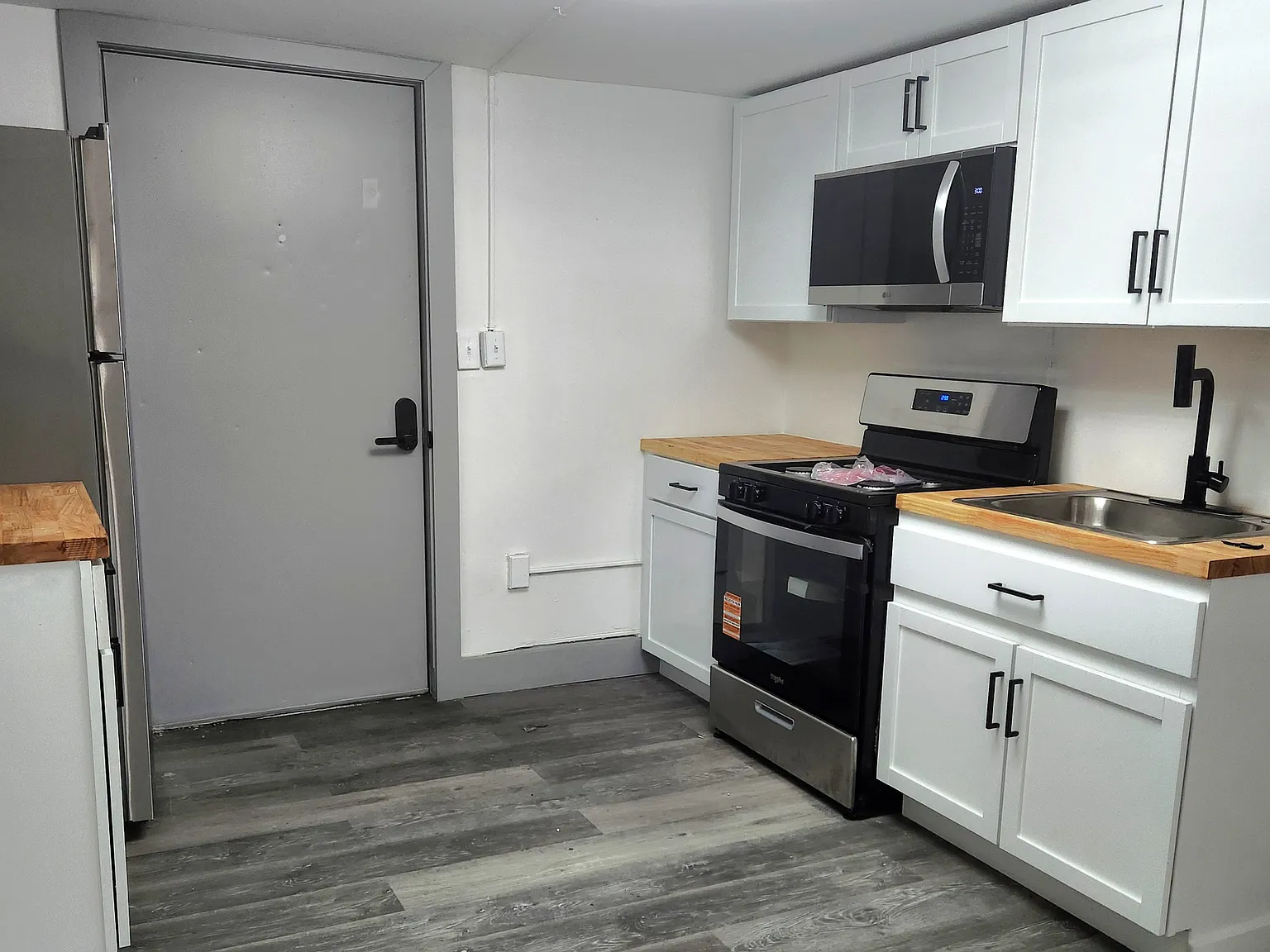 2 bed, $995 — Photo 2
