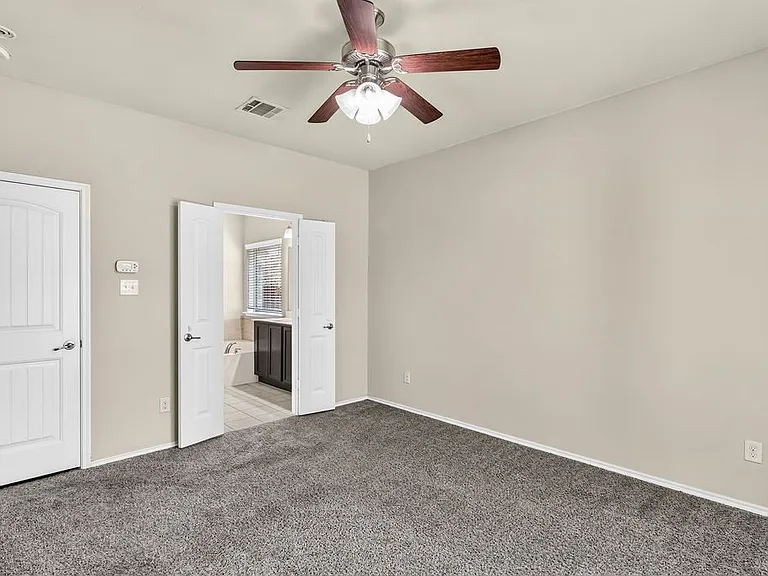 9813 Moccasin Creek Ln — Photo 11