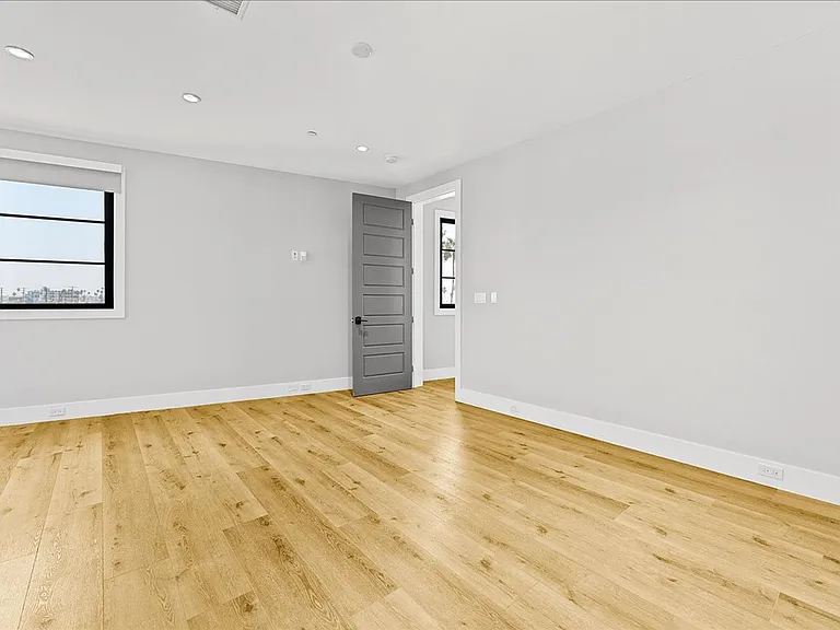 1348 S Burnside Ave #4 — Photo 13