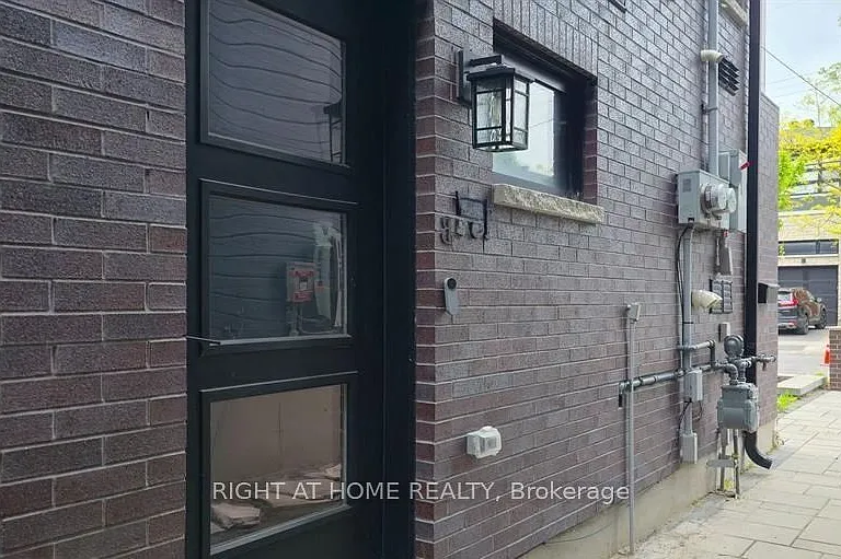 185 Carleton Ave #B — Photo 1
