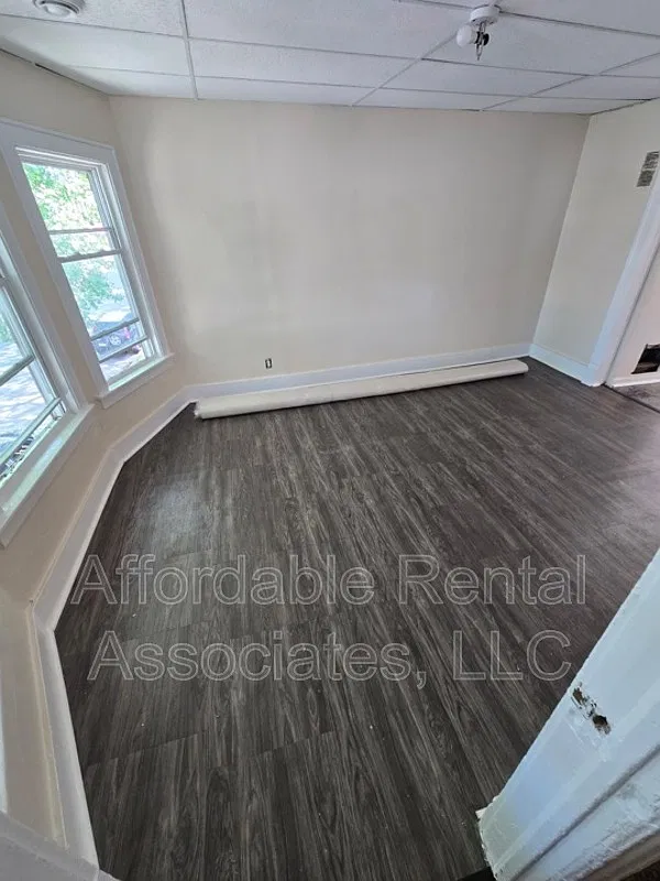 2 bed, 1.0 bath, $962 — Photo 3
