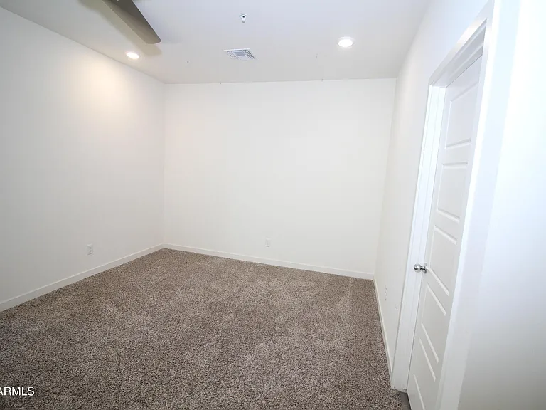 2215 W Harmont Dr — Photo 4