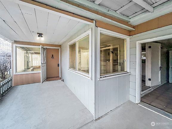 3rd image of 1002 18th Avenue