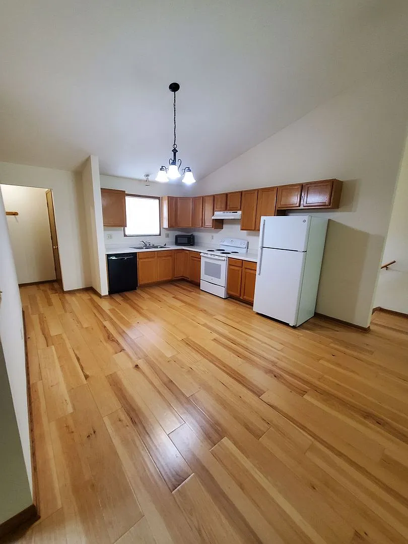 538-544 Partridge Ct. - 4 Unit — Photo 4