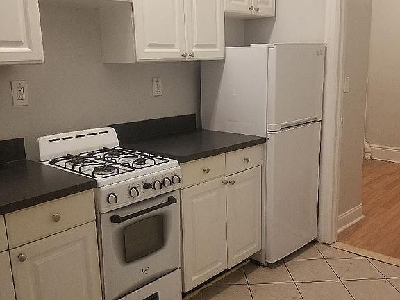 5th image of 221 E 83rd St #2F