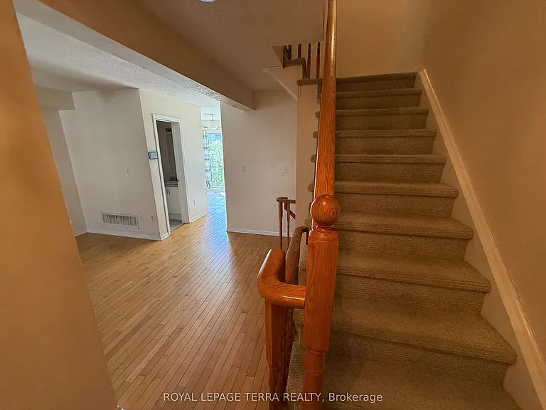 80 Acorn Pl #16 — Photo 33