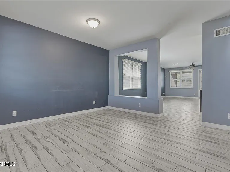 2246 E Fraktur Rd — Photo 5