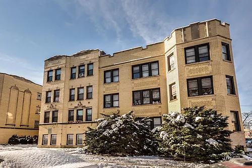 2507 Catalpa Photo 1