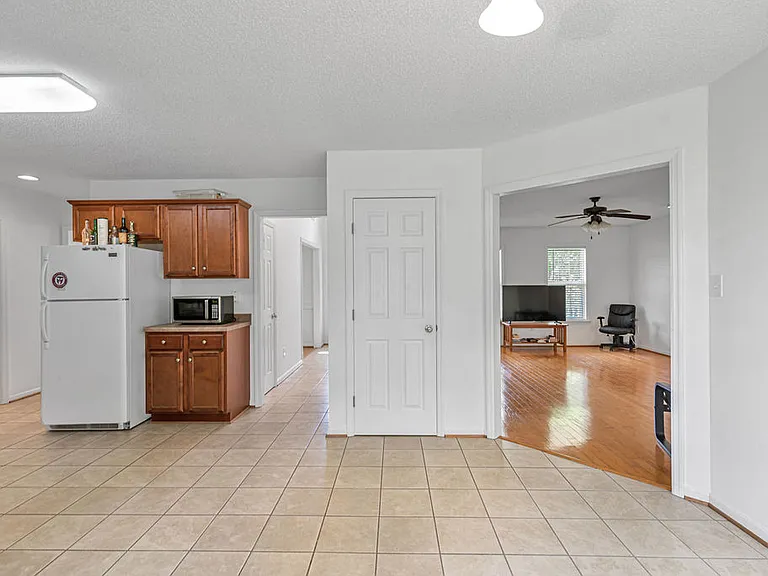 305 Foster Creek Rd — Photo 10