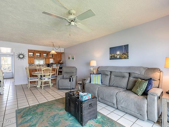 4th image of 4831 Saxon Dr #1040