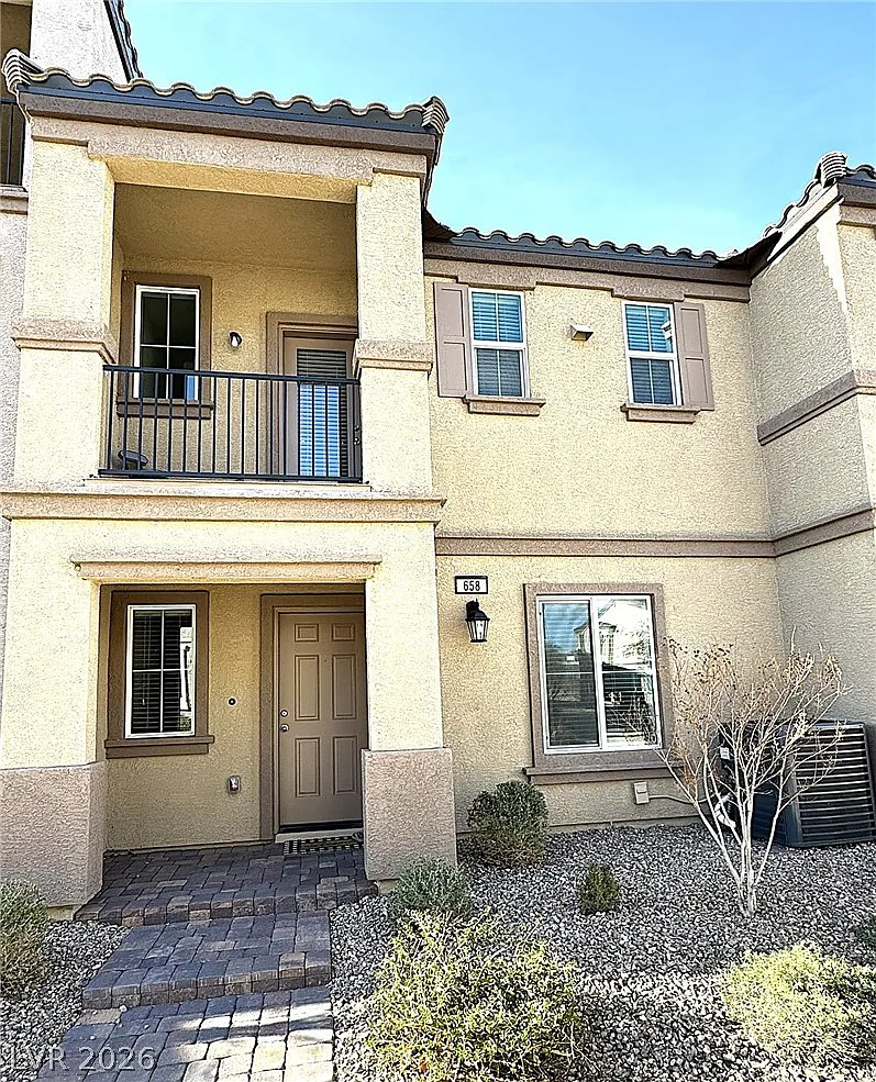3 bed, 2.0 bath, 1255 sqft, $1,895 — Photo 1
