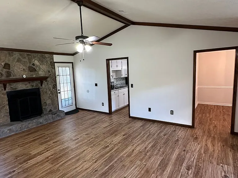 407 Ocean Ave — Photo 2