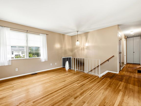5th image of 28 Nedra Dr
