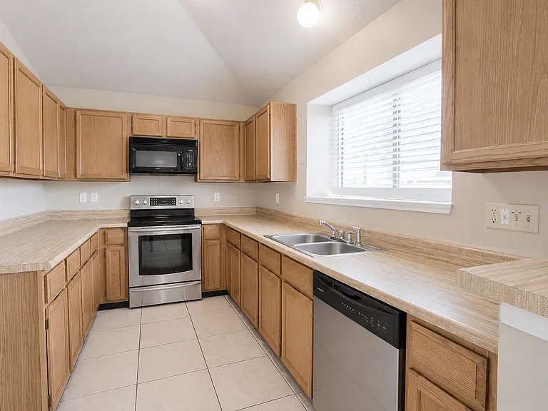 1410 Flameleaf Dr — Photo 15