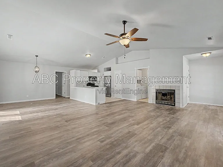 3345 W Essex Dr — Photo 6