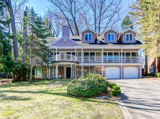 32 Edenbrook Hl, Toronto, ON M9A 3Z6