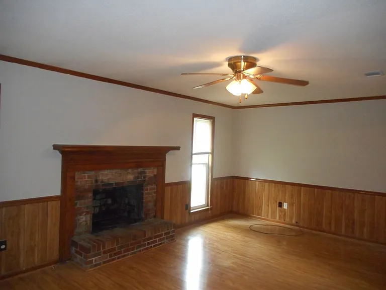 3726 Crest Dr — Photo 5